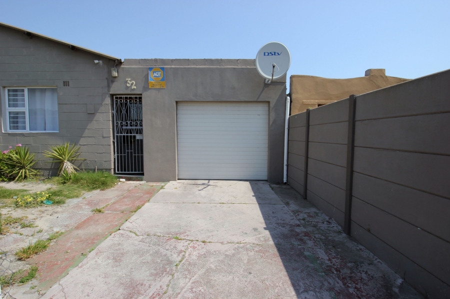 2 Bedroom Property for Sale in Elsies River Western Cape